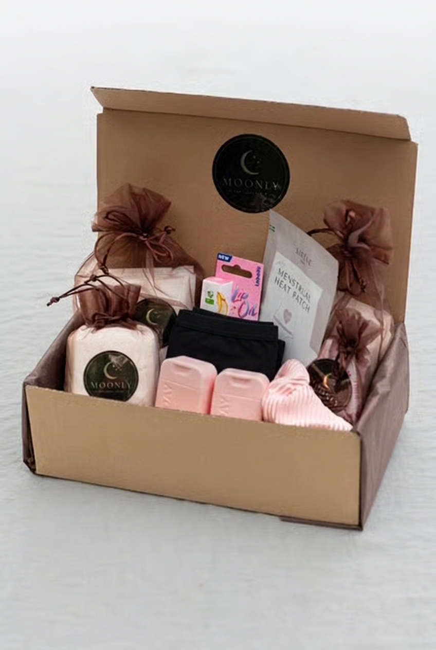 Moonly First cycle plus menstrosa box med rosa fluffigt diadem